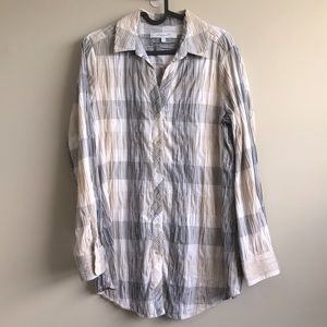 Foxcroft crinkle stripe tan white black button down shirt size 8